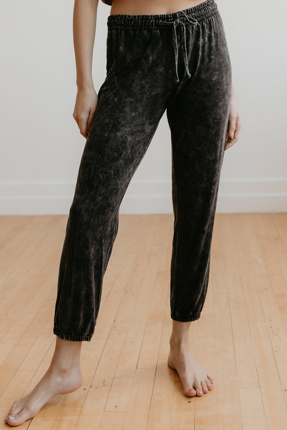 Black Melrose Sweatpants - Studio 653