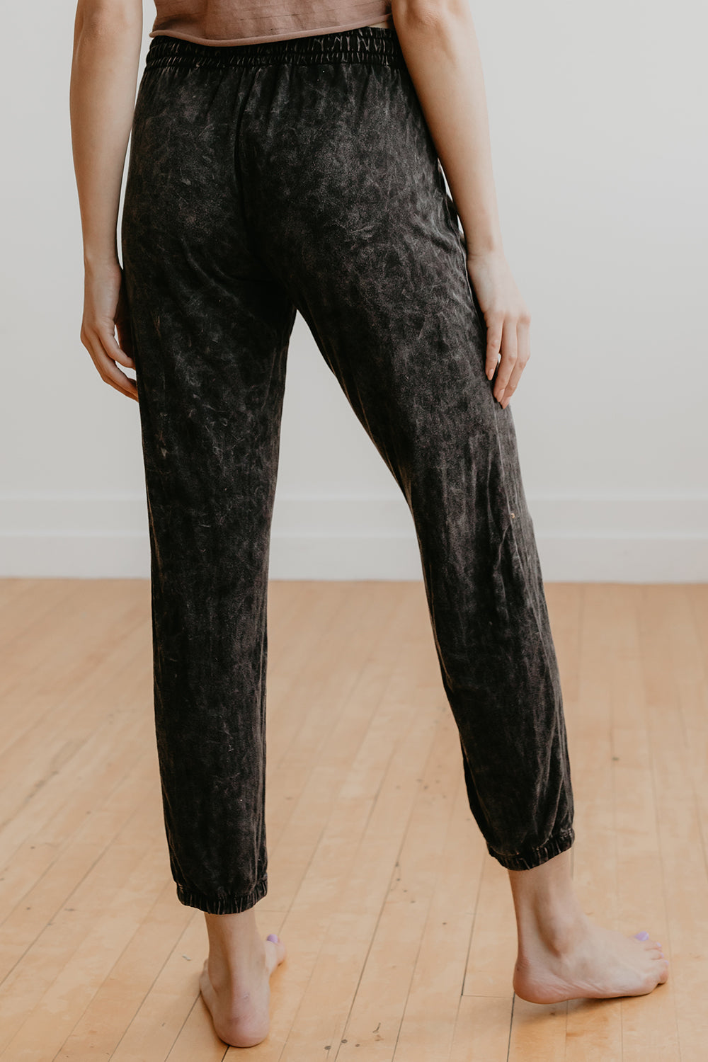 Black Melrose Sweatpants - Studio 653